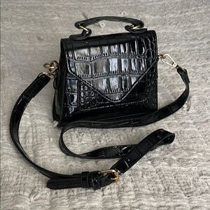 Elegant Black Croc-Embossed Handbag